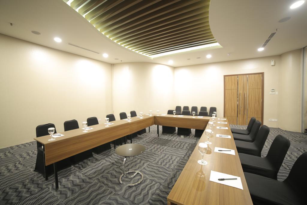 Ozone Hotel Pantai Indah Kapuk Jakarta Extérieur photo