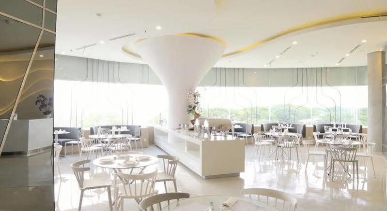 Ozone Hotel Pantai Indah Kapuk Jakarta Extérieur photo